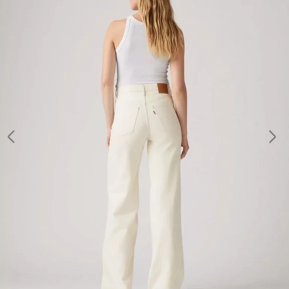 Levi's Women's rib cage barely freezing white. Used once like new - Picture 2 of 3